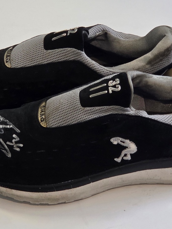 Shaquille O\'Neal Worn & Signed Shaq Sneakers Size 22 - Both Autographed main image 4